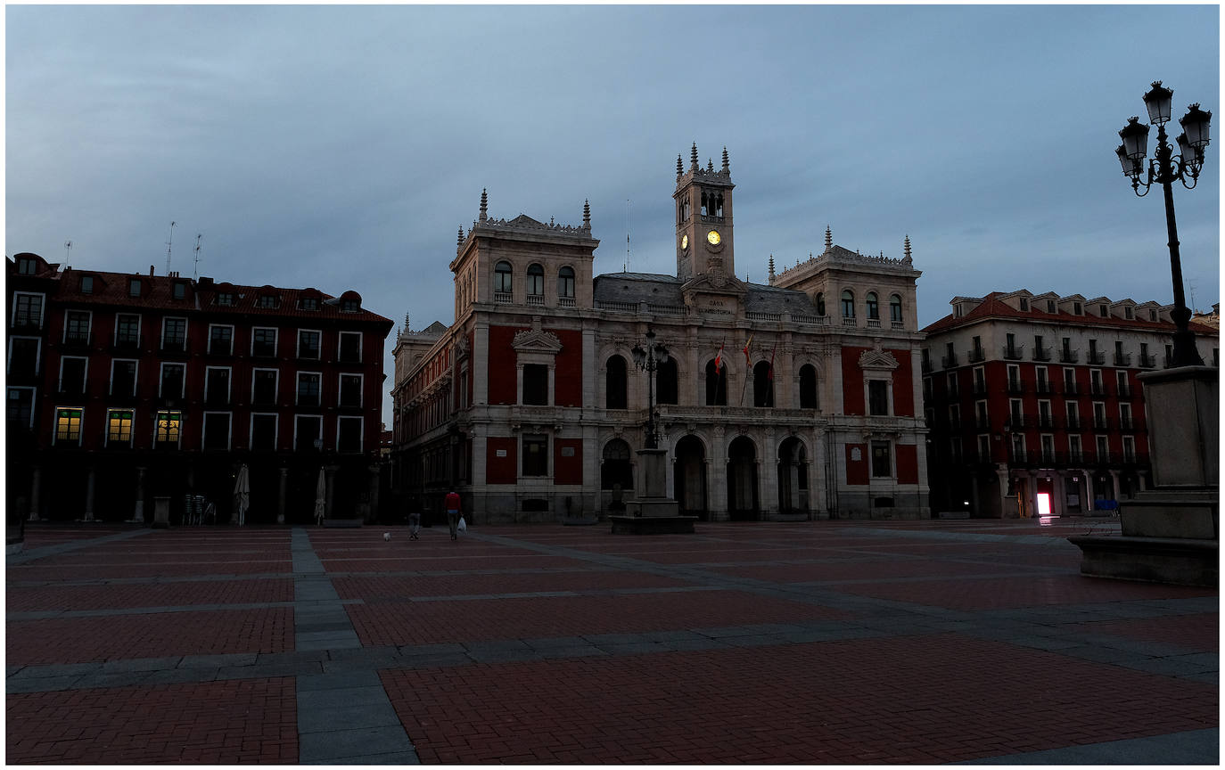 Fotos: Las calles de Valladolid, vacías en el sábado de la tercera semana de estado de alarma