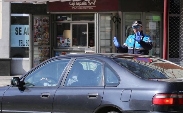 «Yo ya he pasado el coronavirus y le tenéis demasiado miedo», alega al ser sorprendido en las calles de Palencia sin justificación