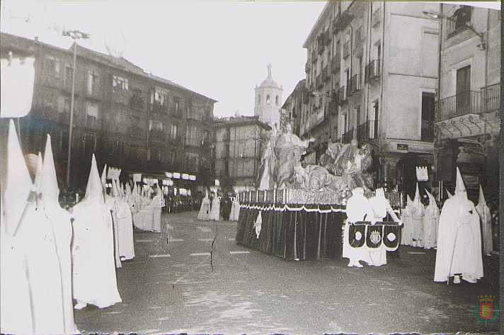 Cortejo de la Procesión General del Viernes Santo en los años 70 en Valladolid. 