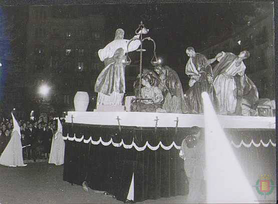 Cortejo de la Procesión General del Viernes Santo en los años 70 en Valladolid. 