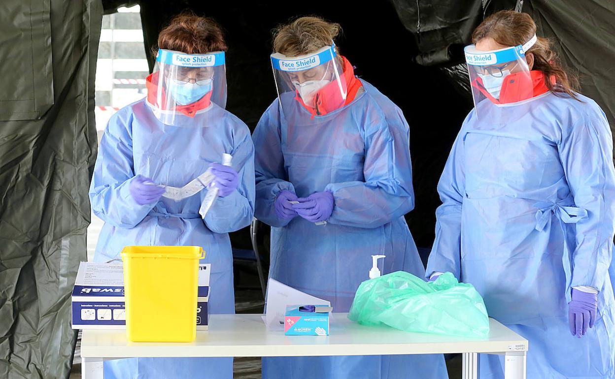 Personal sanitario en el Río Hortega de Valladolid