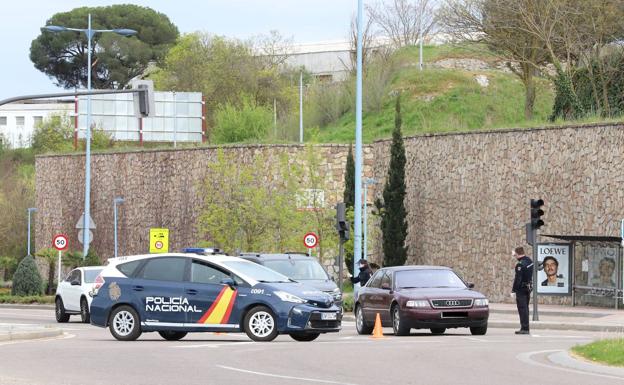 Detenido en la calle por ir a comprar alcohol para seguir una fiesta en su casa en Salamanca