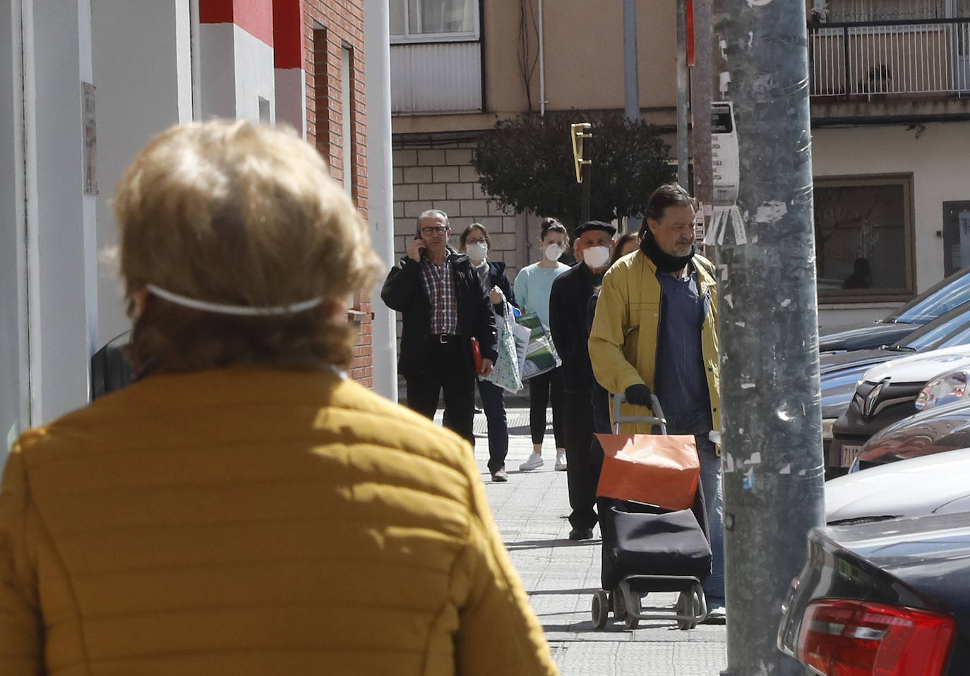 Los festivos de Semana Santa obligan a los ciudadanos a salir a la compra.