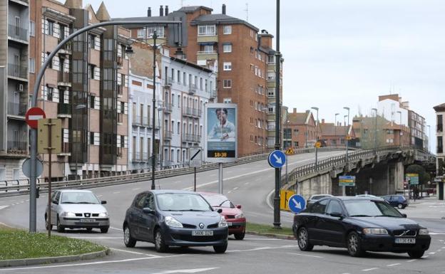 Detenida por dar marcha atrás en un control y huir de Policía en Valladolid