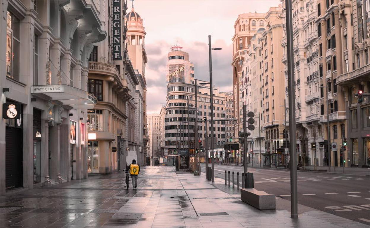 Imagen original de la Gran Vía de Madrid tomada en abril de 2019 por Ignacio Pereira.