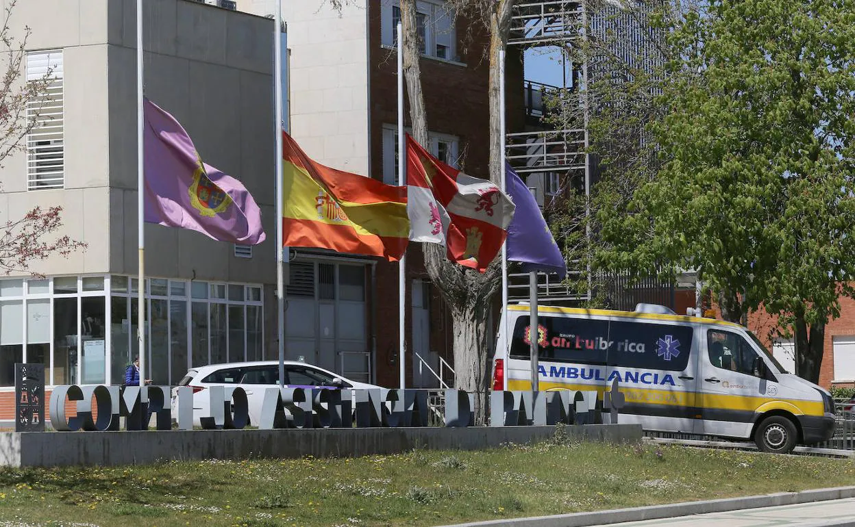 Coronavirus en Palencia: Desestiman la demanda de un vigilante del hospital de Palencia a su empresa por los EPIS