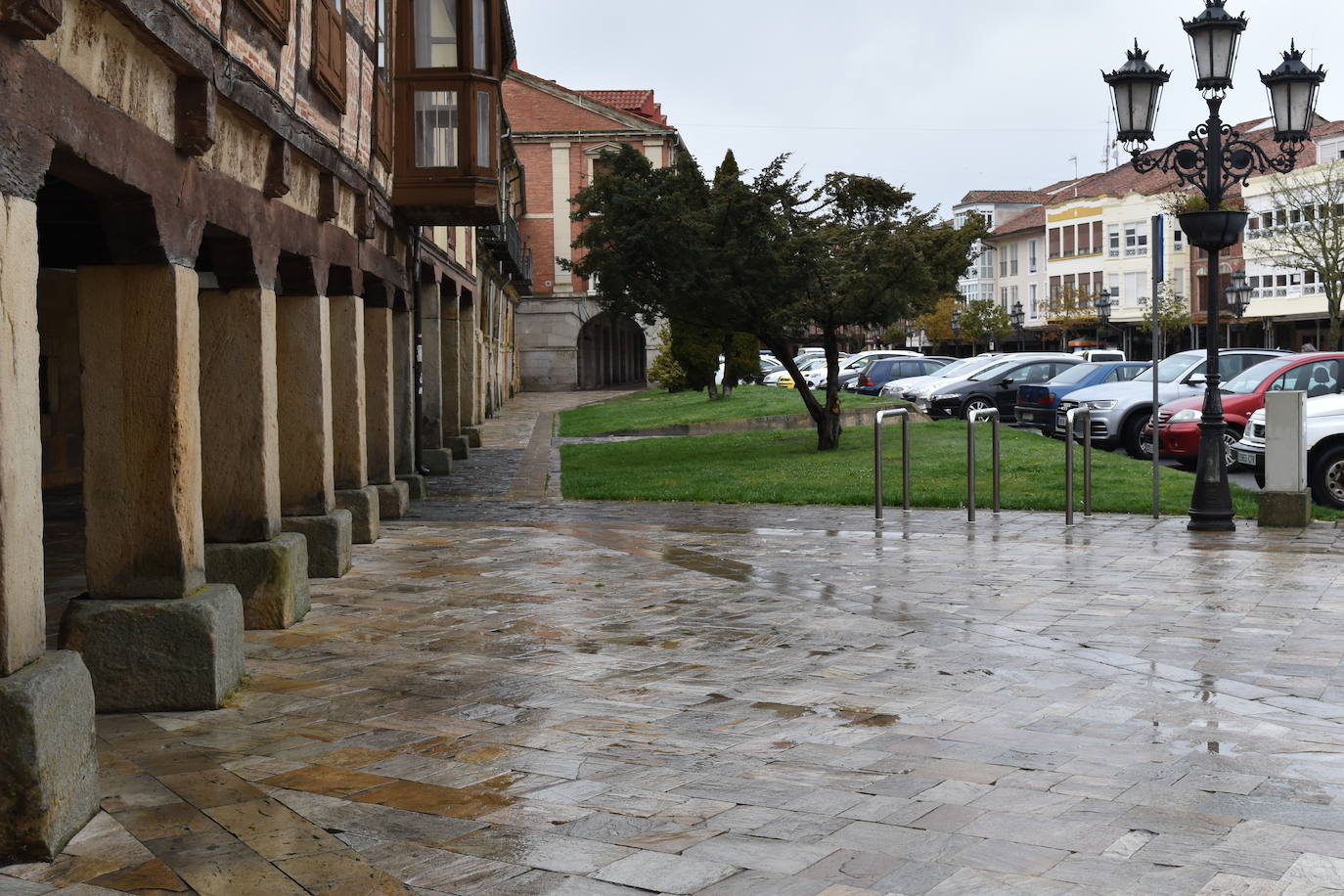 El ajetreo de las fábricas de galletas dan algo de movimiento a la villa.