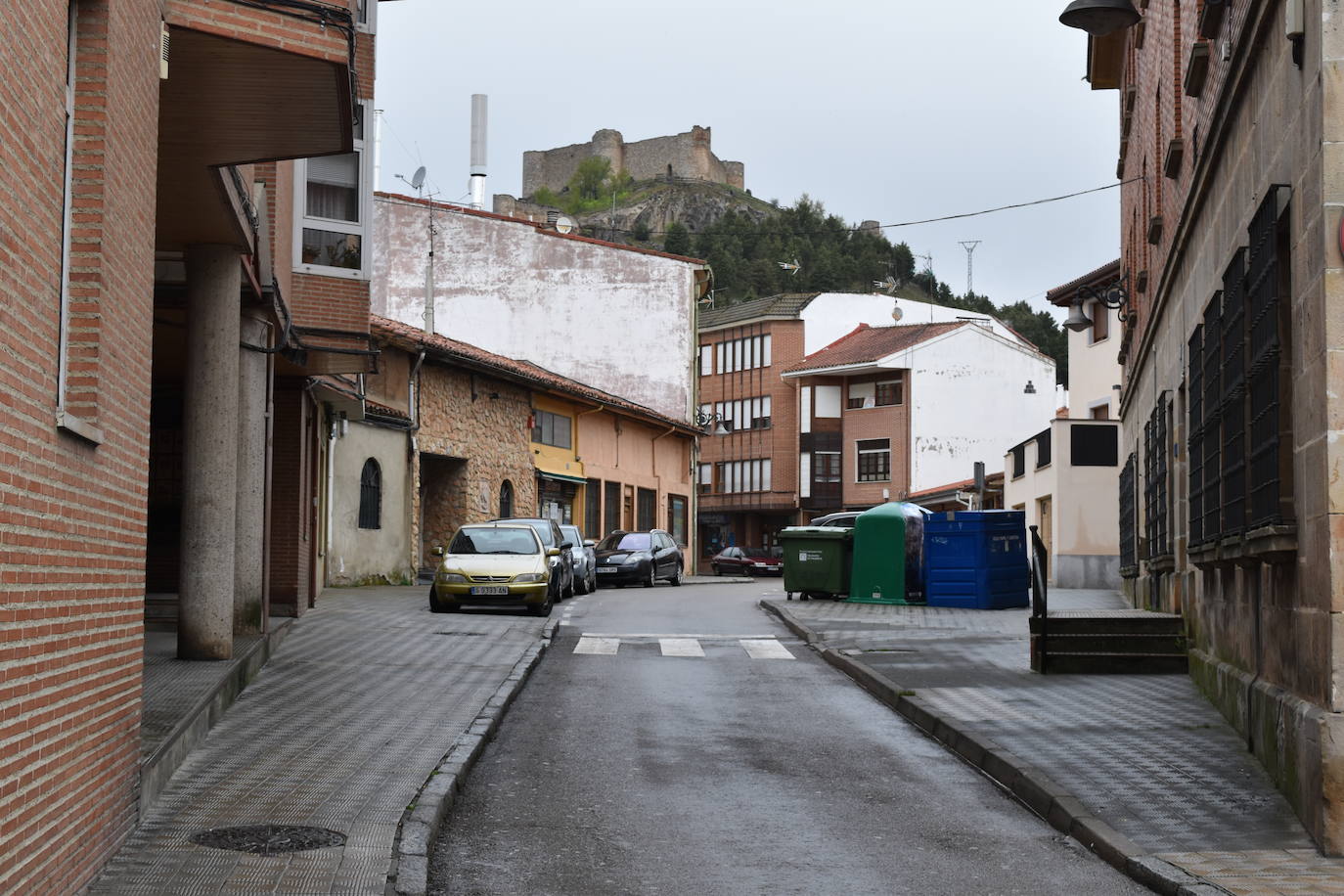 El ajetreo de las fábricas de galletas dan algo de movimiento a la villa.