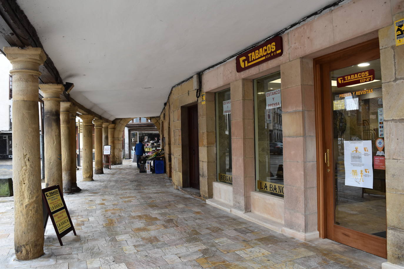 El ajetreo de las fábricas de galletas dan algo de movimiento a la villa.