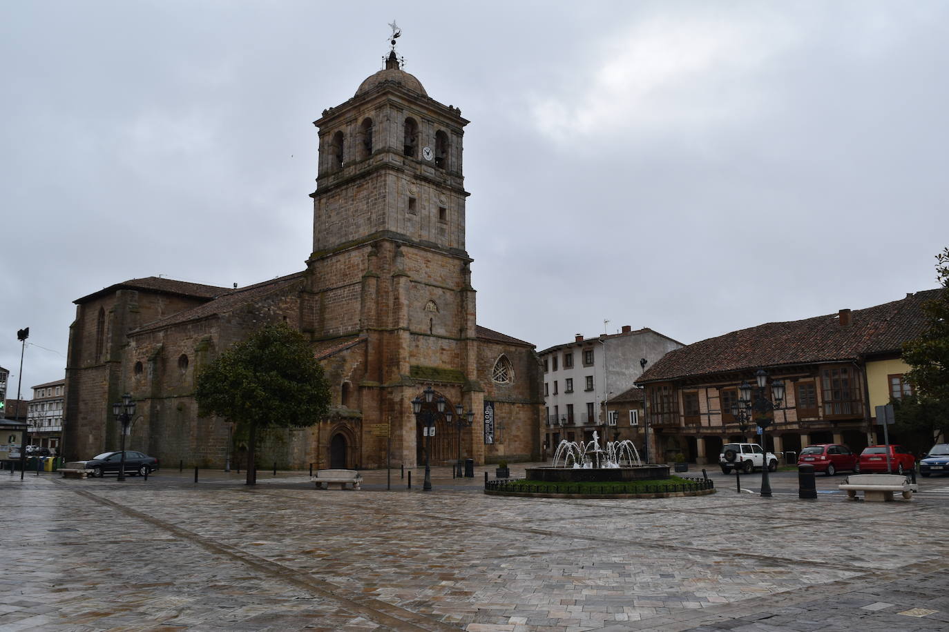 El ajetreo de las fábricas de galletas dan algo de movimiento a la villa.