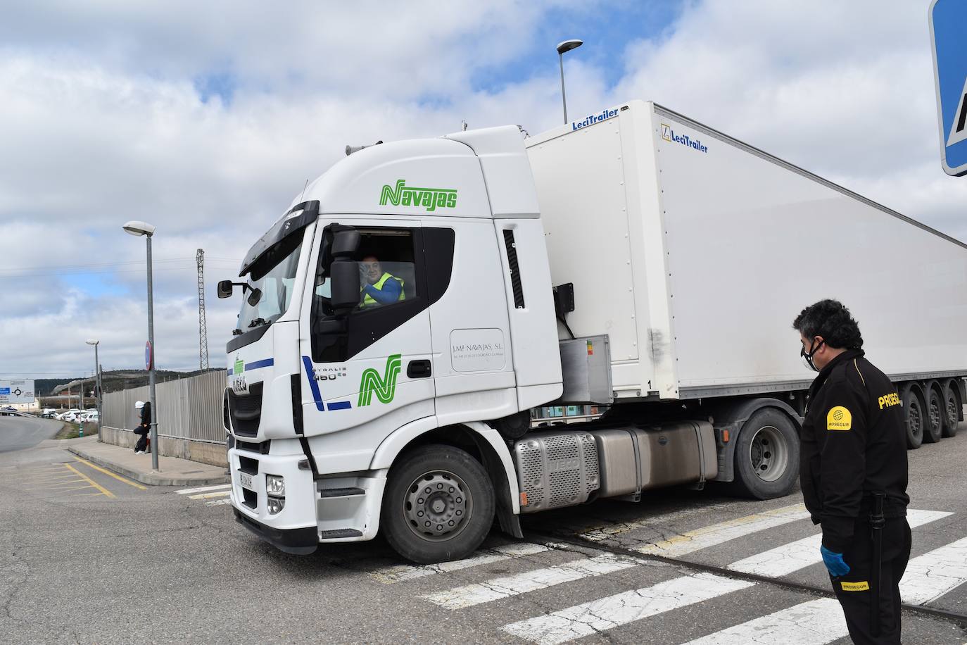 El ajetreo de las fábricas de galletas dan algo de movimiento a la villa.