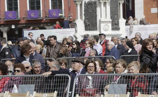 Imagen. Público en el Sermón de las Siete Palabras. 