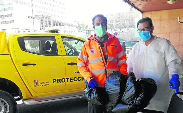 Carbajosa de la Sagrada entrega al Hospital Clínico 500 mascarillas elaboradas por vecinos