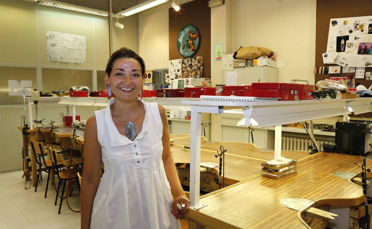 Elena Larrén, en la Escuela de Arte Mariano Timón.