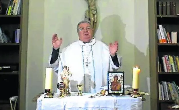 El obispo de Palencia se une a las retransmisiones 'on line' de los oficios litúrgicos
