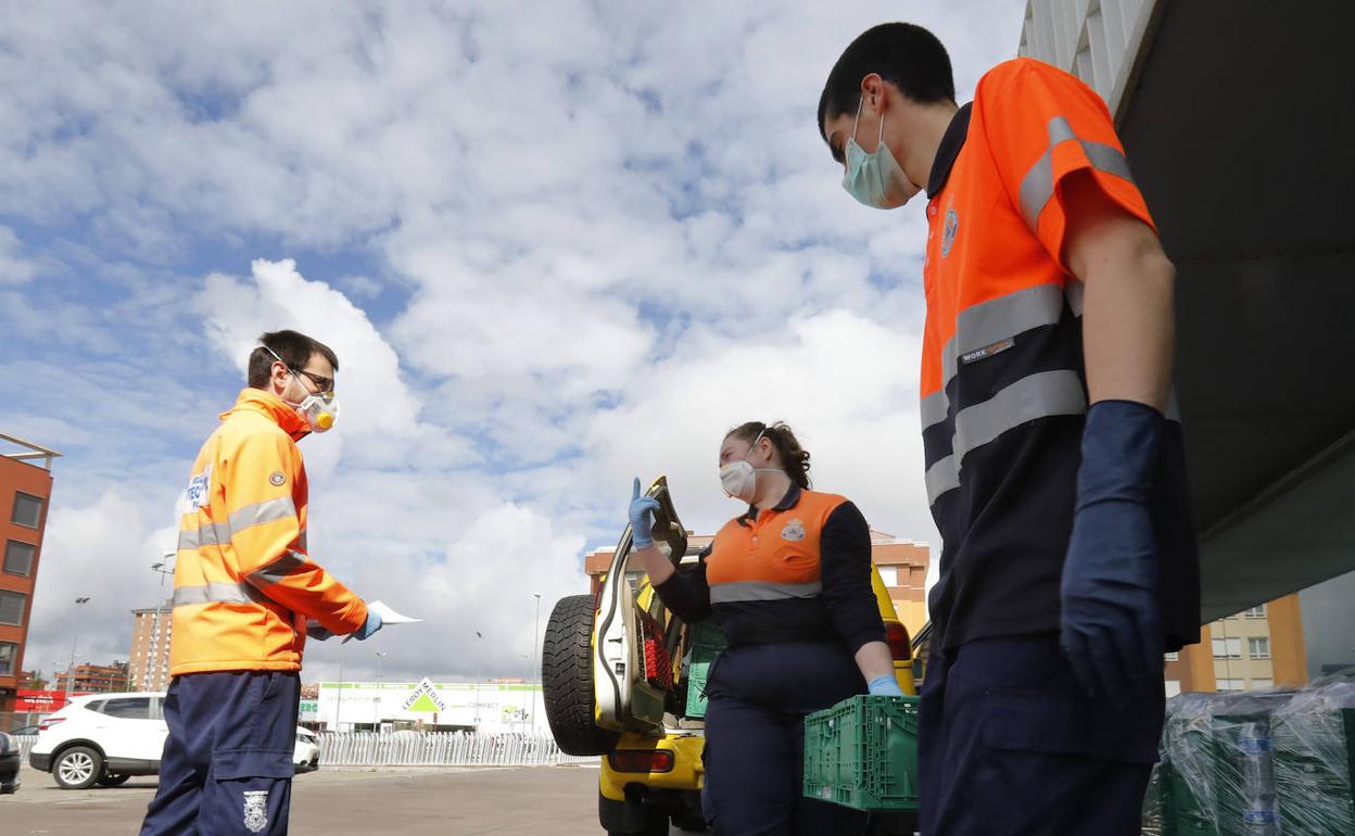 Voluntarios de Protección Civil, en La Balastera.