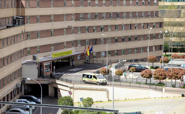 El Clínico de Salamanca participa con otros seis hospitales de la región en el ensayo para prevenir el virus en sanitarios