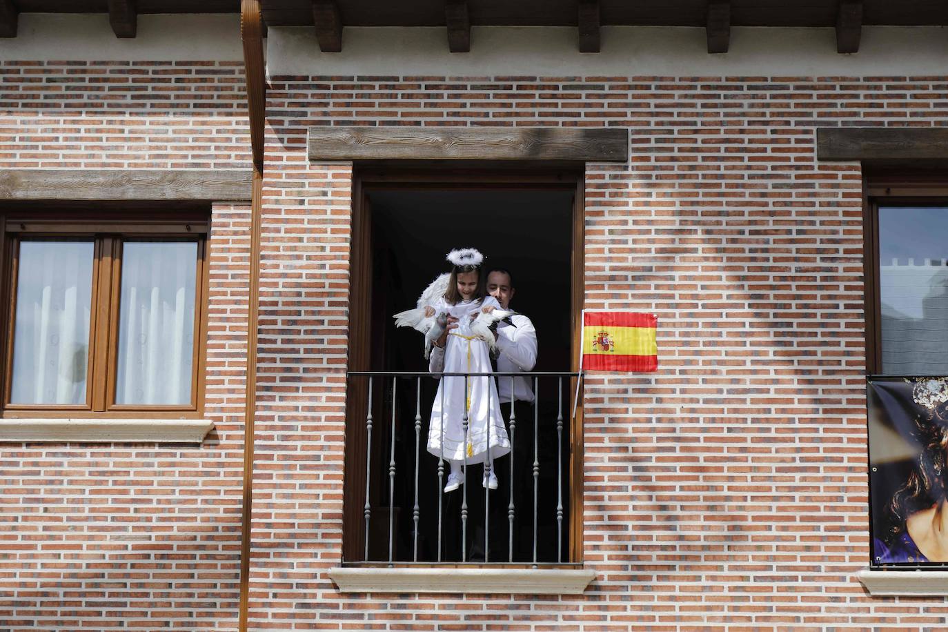 Simbólica Bajada del Ángel en Peñafiel.