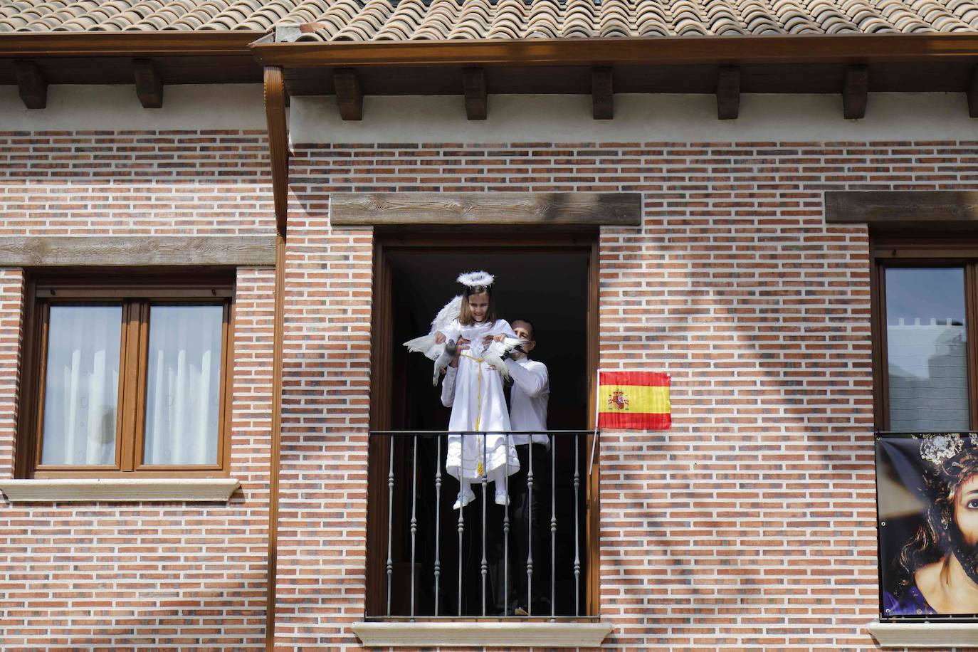 Simbólica Bajada del Ángel en Peñafiel.