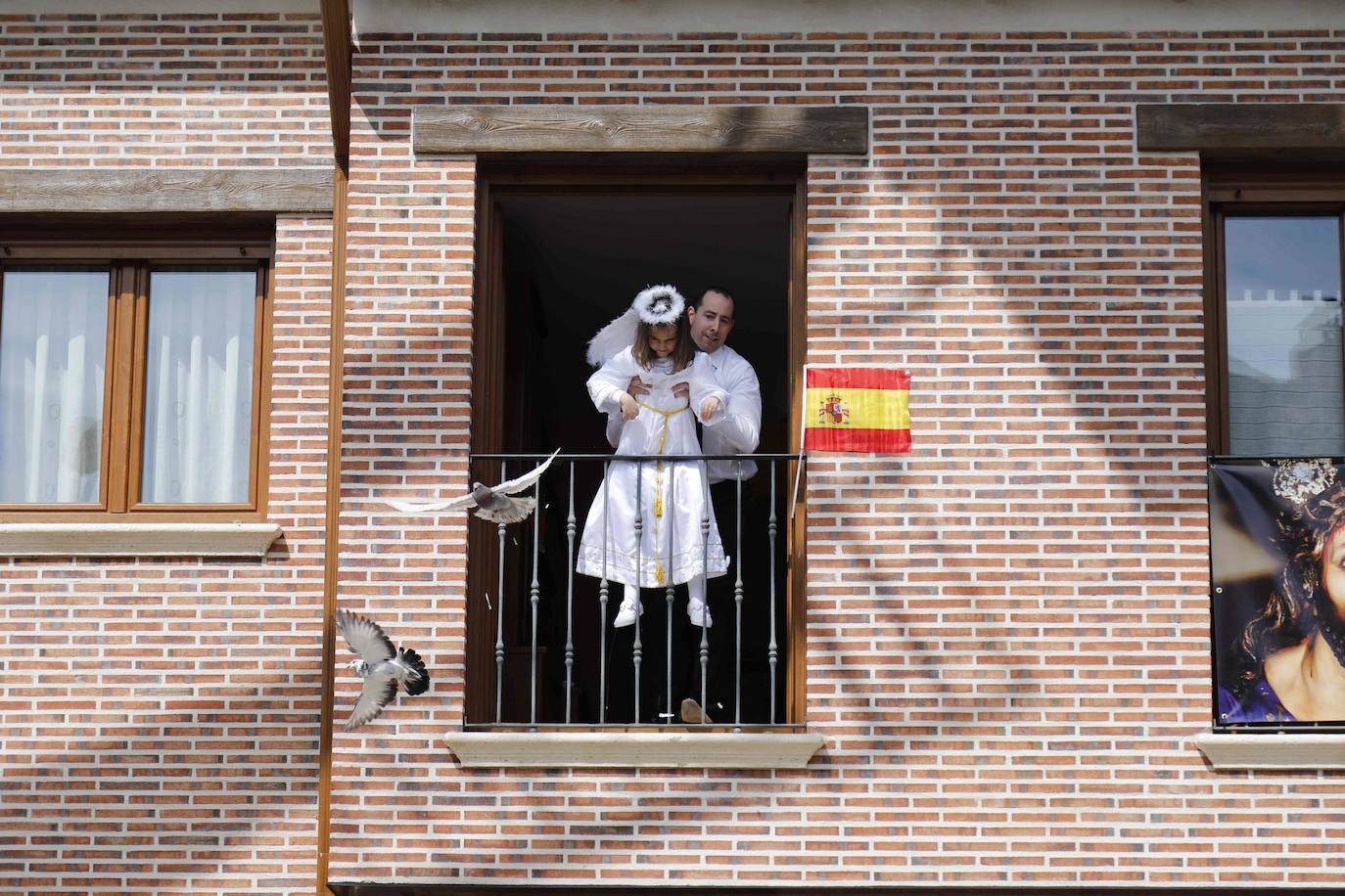 Simbólica Bajada del Ángel en Peñafiel.