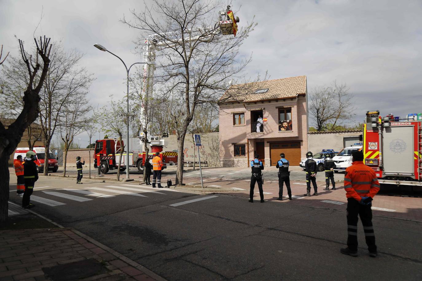 Simbólica Bajada del Ángel en Peñafiel.