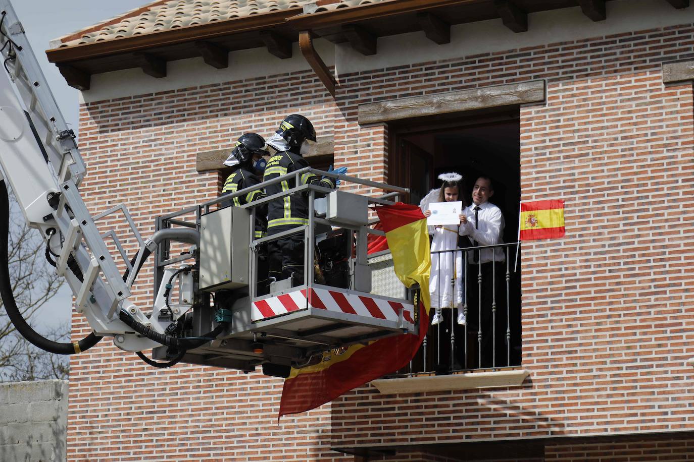 Simbólica Bajada del Ángel en Peñafiel.