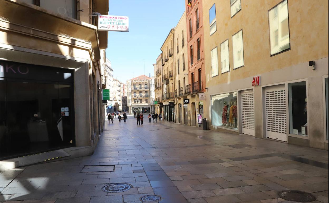 Locales de la calle Toro cerrados por la declaración del estado de alarma.