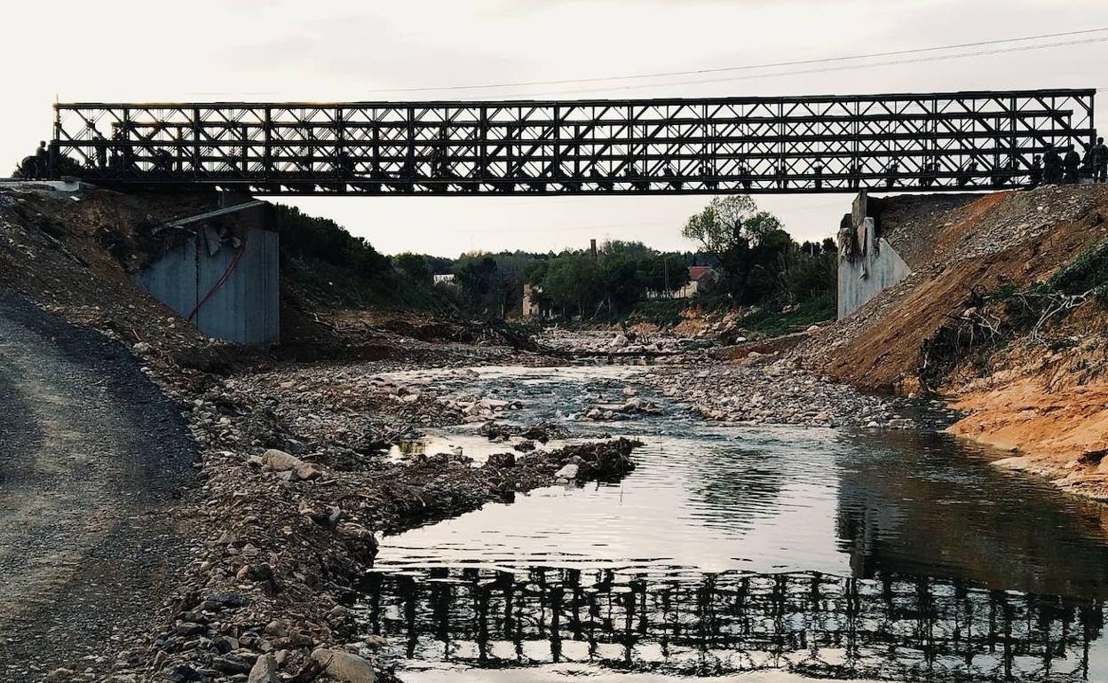 Coronavirus en Salamanca: El Regimiento de Ingenieros 11 de Salamanca contribuye a la instalación de un puente provisional en Tarragona