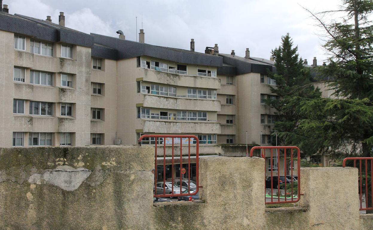 Fachada de la Residencia Asistida de Segovia, que lleva dos días sin lamentar fallecimientos. 