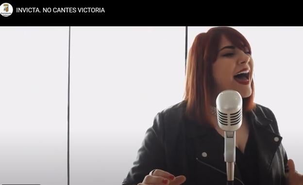 La cantante salmantina Victoria Mesonero anima a disfrutar de la música sin salir de casa