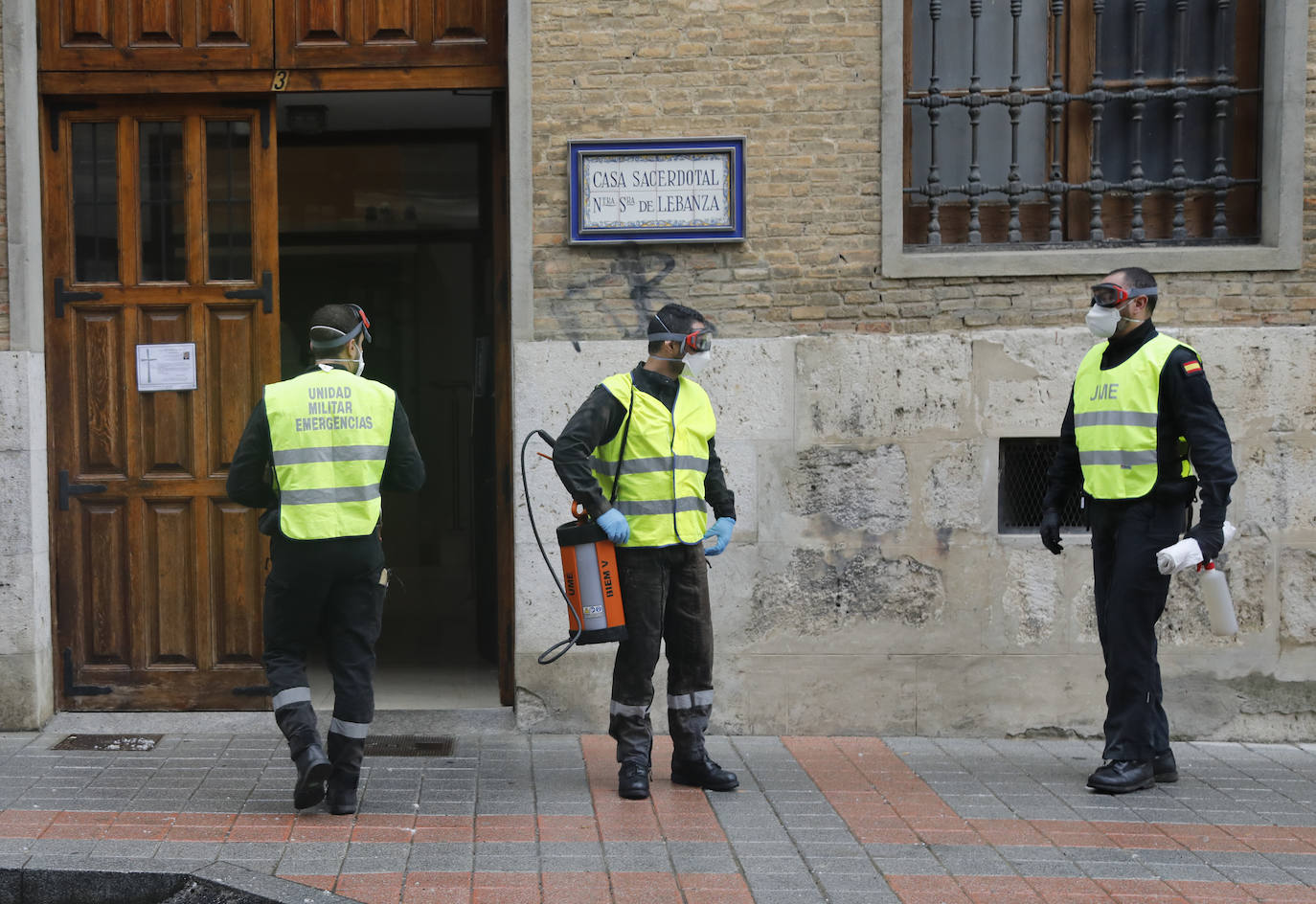 La UME prosigue con tareas de desinfección en Palencia.