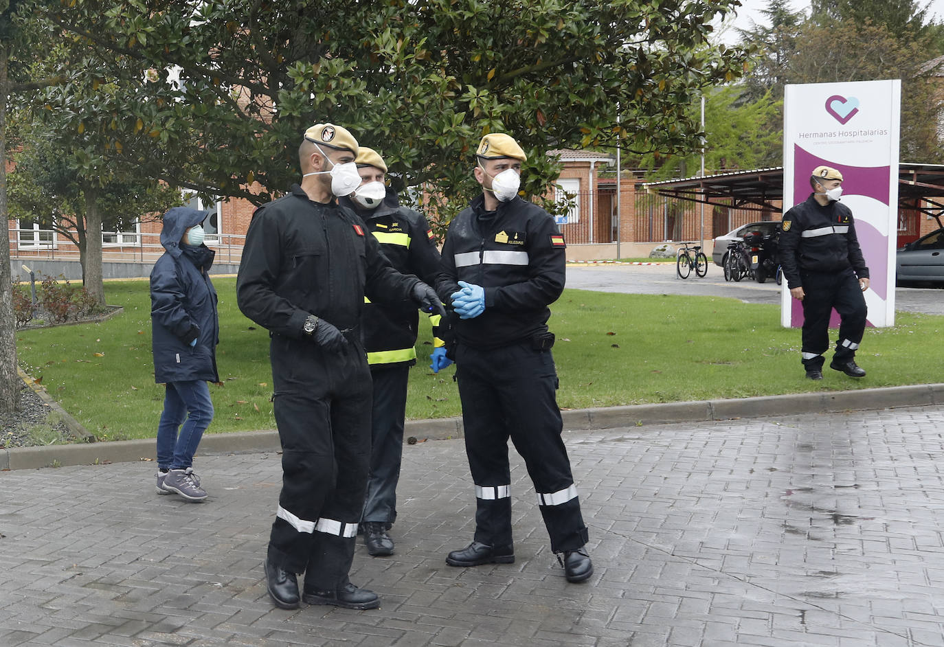 La UME prosigue con tareas de desinfección en Palencia.