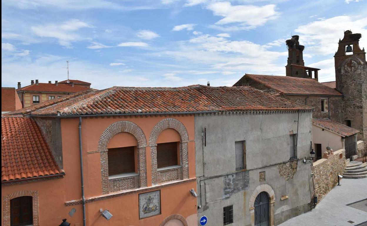 La cubierta del Hospital de Peregrinos de Santiago y San Marcos se encuentra muy deteriorada. 