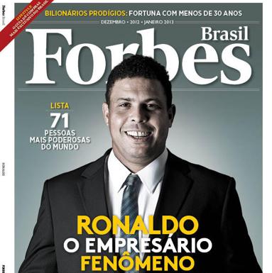 Portada de la revista Forbes en Brasil de diciembre de 2012 con Ronaldo como miembro de la lista de las 71 personas más poderosas del mundo. 