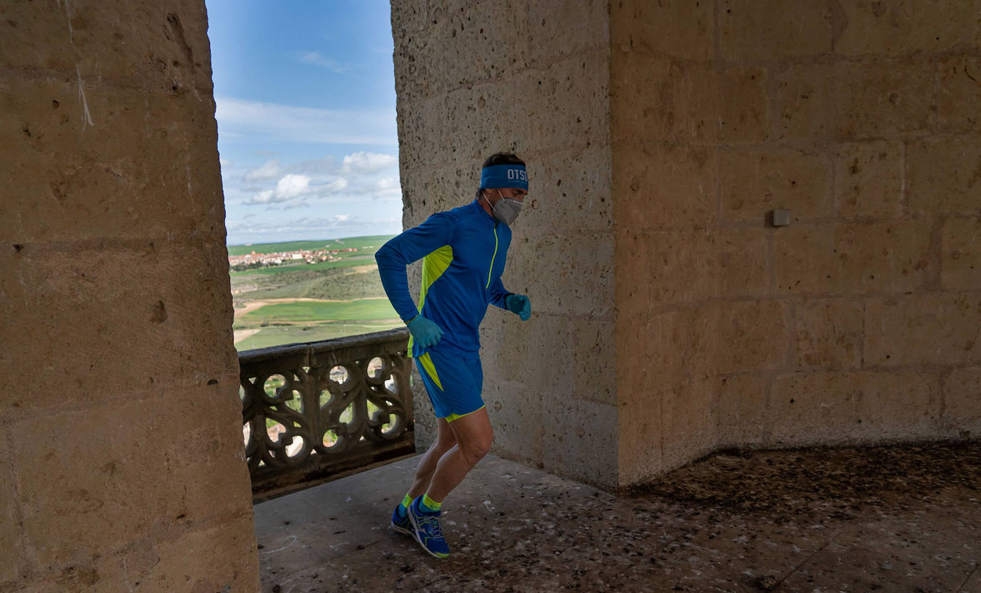 Luis Alonso, durante su reto en la Catedral de Segovia.