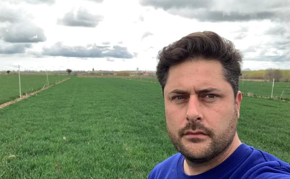 Alberto Rebollo, agricultor: «Para las buenas y las malas, nosotros siempre estamos»