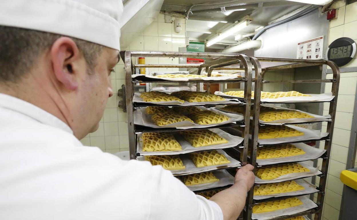 Los hornazos, protagonistas indiscutibles de la fiesta del Lunes de Aguas.