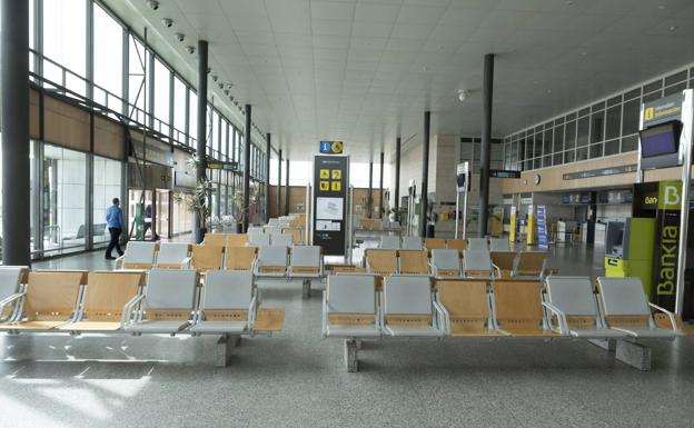 Cierran otros seis aeropuertos, entre ellos León, Salamanca, Valladolid, y ya son 18 los que operan bajo demanda