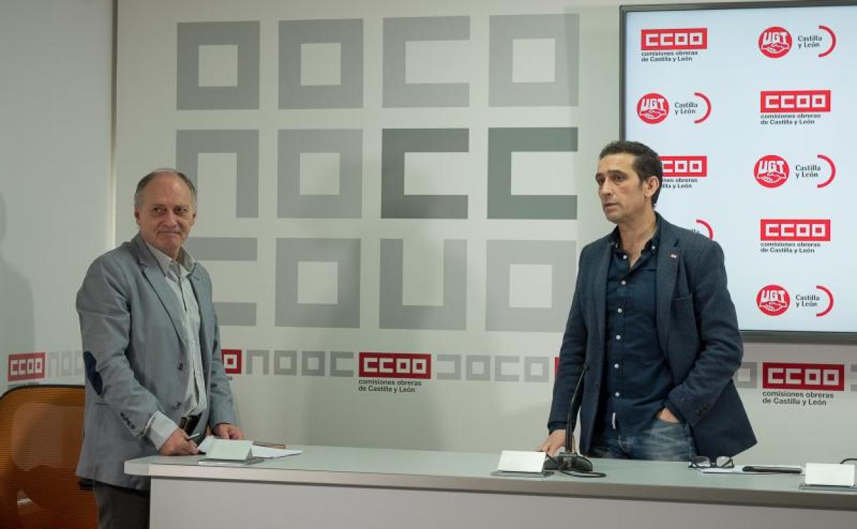 De derecha a izquierda, los secretarios autonómicos de CC OO y UGT, Vicente Andrés y Faustino Temprano