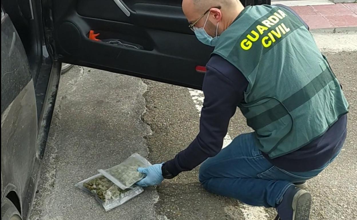 Detenidos dos jóvenes en Guardo por tráfico de drogas en Guardo. 