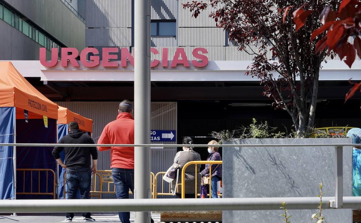 Entrada de Urgencias del Hospital Clínico. 