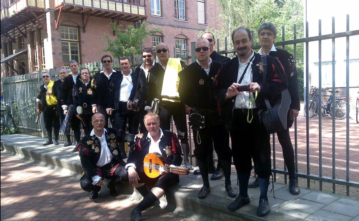 Miembros de la Asociación de Antiguos Tunos de la Universidad de Salamanca.