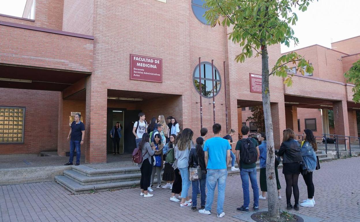 Coronavirus en Salamanca: El retorno de los estudiantes a sus pisos de alquiler para recoger libros y apuntes no está permitido