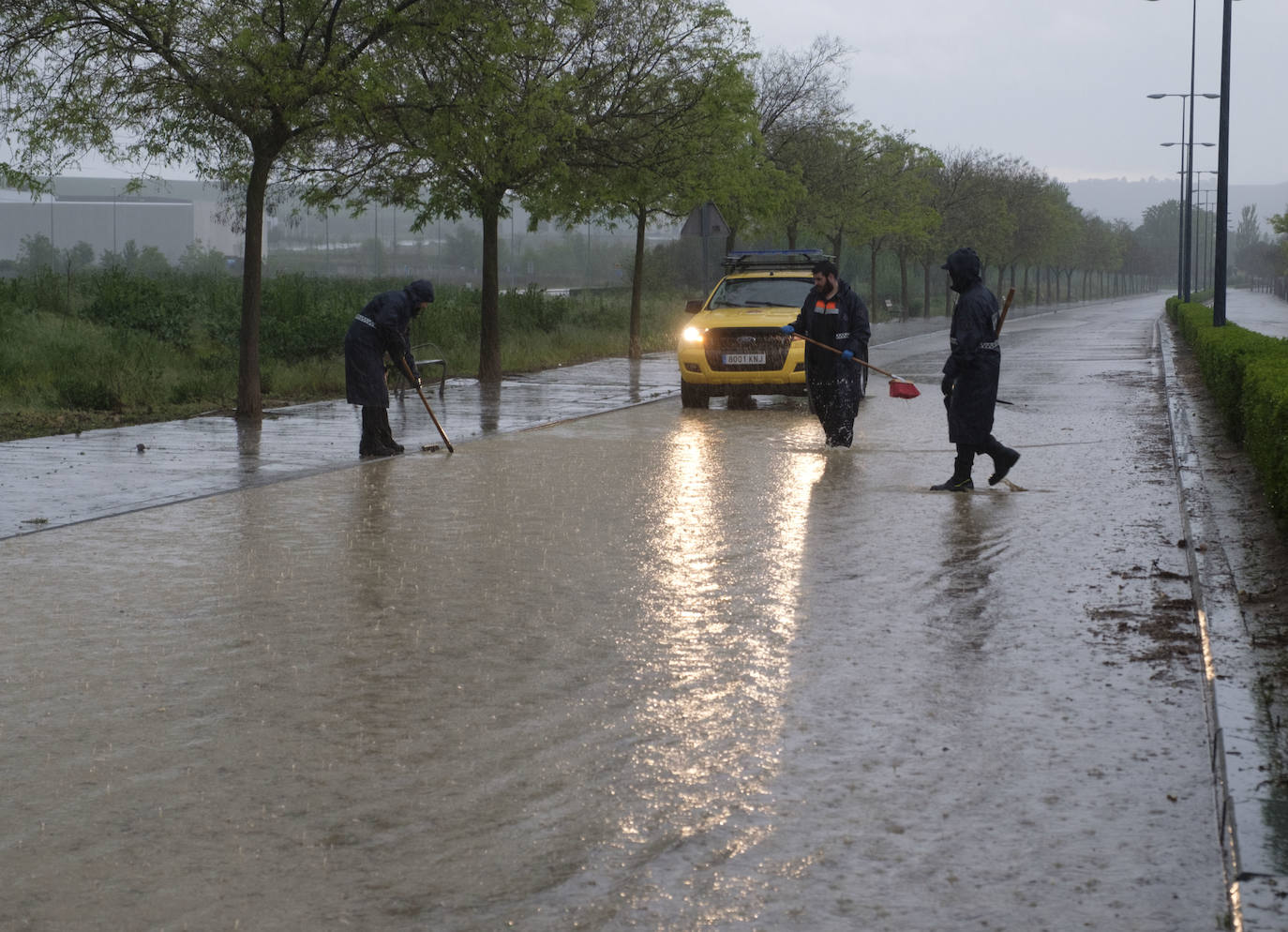 En Arroyo, donde la lluvia estuvo acompañada de granizo, los bomberos recibieron alrededor de una veintena de avisos por inundaciones de garajes y locales