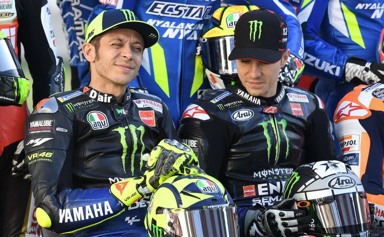 Valentino Rossi, junto a Maverick Viñales. 
