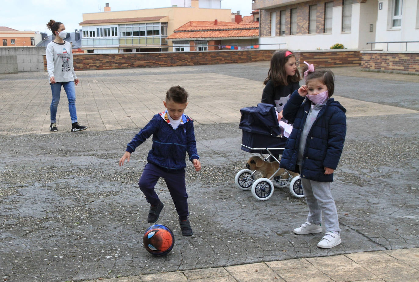 Las calles de Segovia vuelven a ser de los niños. 