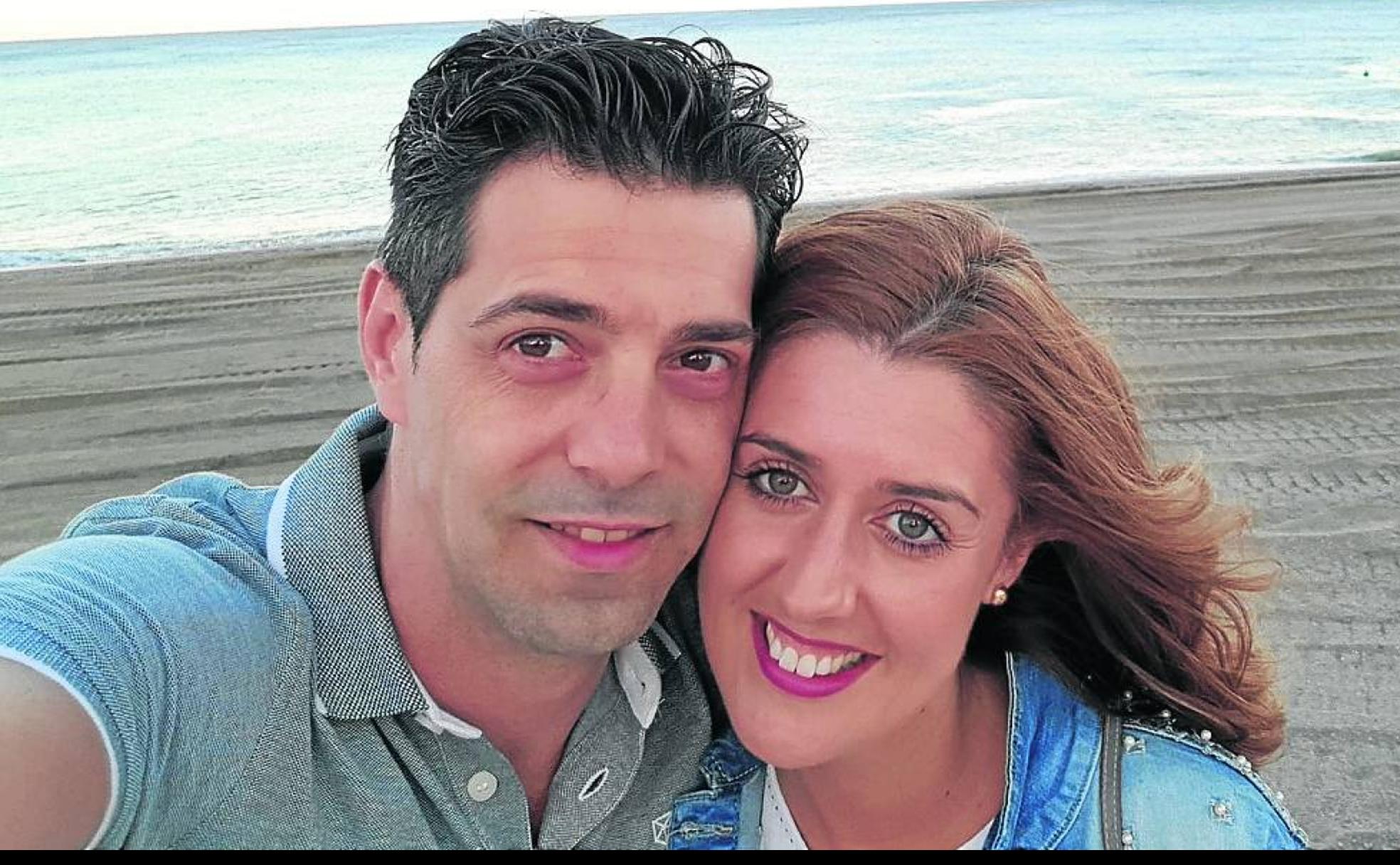 Borja Pastor con su novia Silvia Diez en Benalmádena.