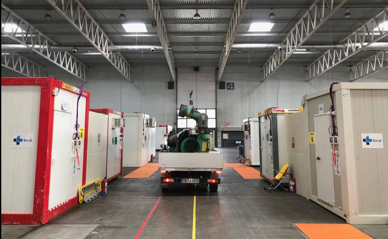 La empresa EcoEspacio del Parque de Boecillo de Valladolid desinfecta la Freia de Valladolid tras su cierre provisional. 