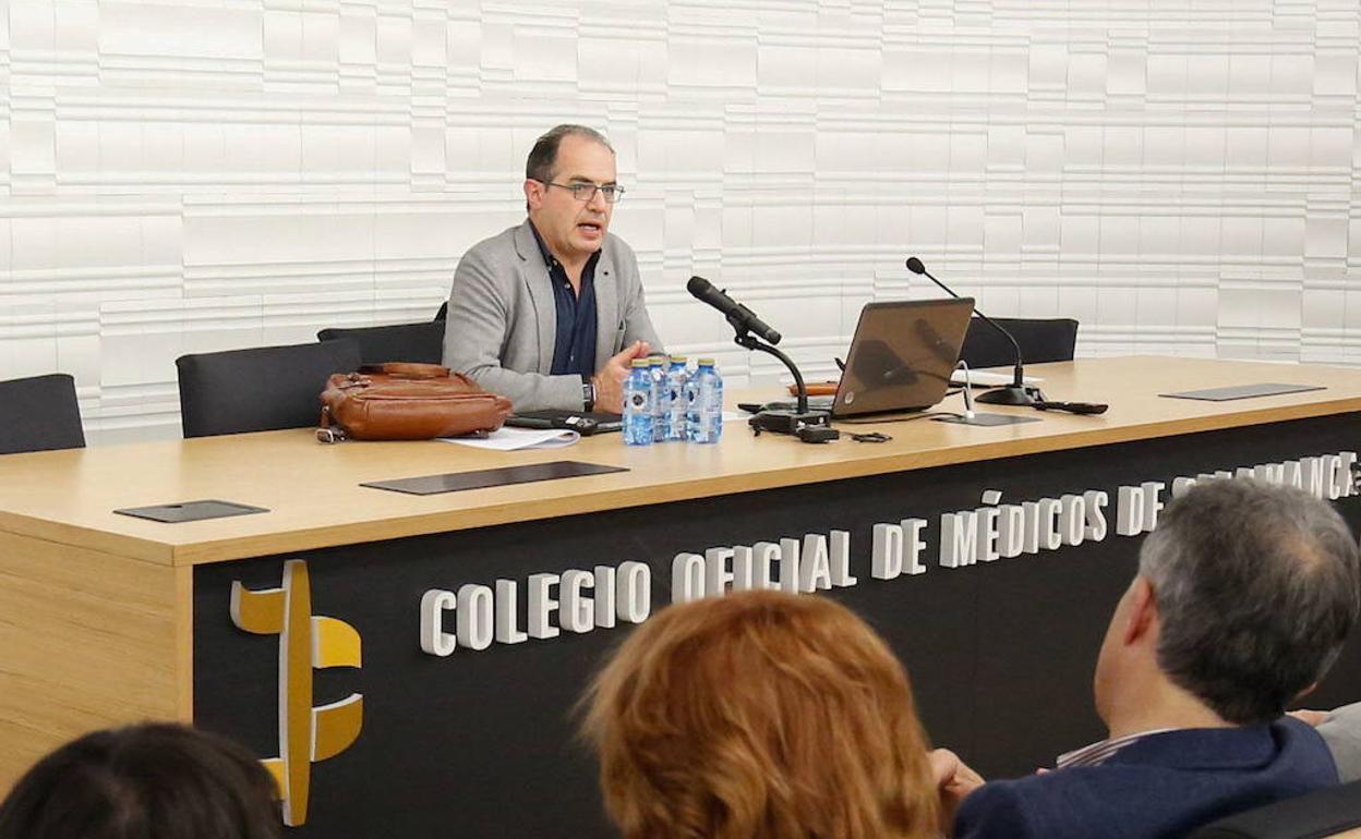 El presidente del Colegio de Médicos, Santiago Santa Cruz.