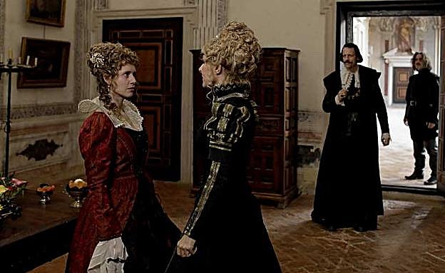 Carolina (Manuela Vellés). 